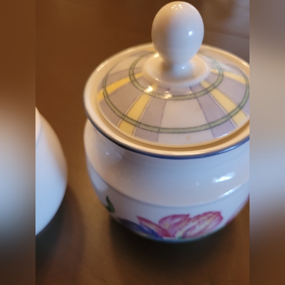 Royal Doulton Floral Creamer and Sugar Bowl Set - Picture 3 of 5